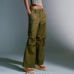 New IAMGIA Jaxxon pants. Couldn’t fit it so reselling it. Size XS. Never worn.